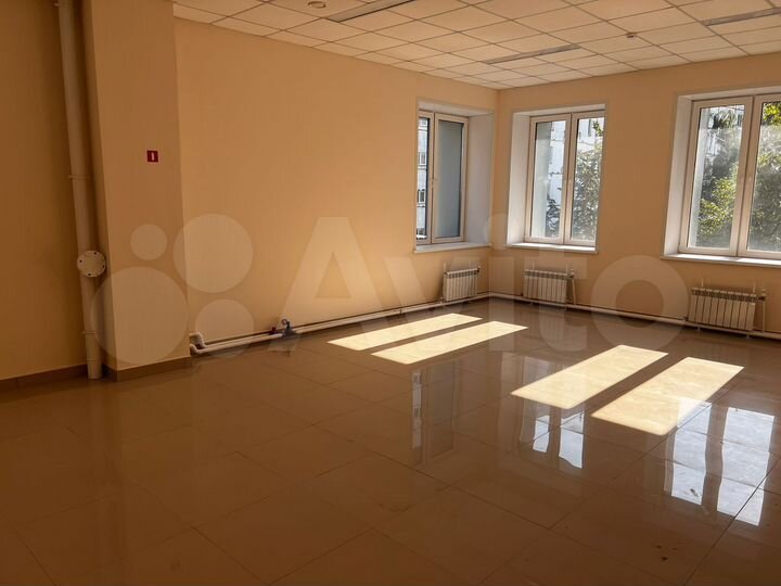 Спортивный зал, офис, 264.3 м²