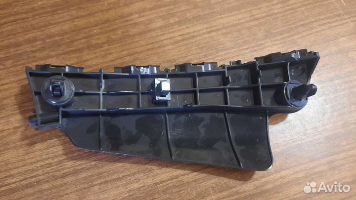 Кронштейн крепления бампера Land cruiser 200