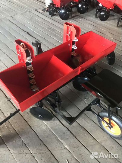 Картофелесажалка для минитракторов