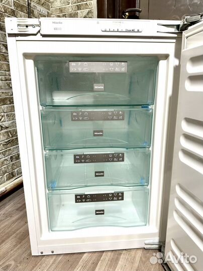 Miele,морозильная камера под столешницу