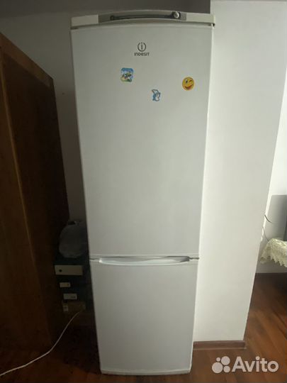 Холодильник бу indesit