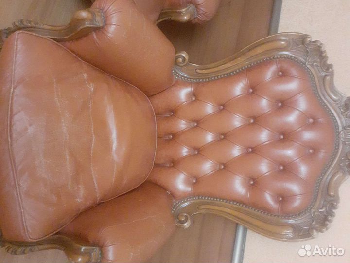 Старинный диван
