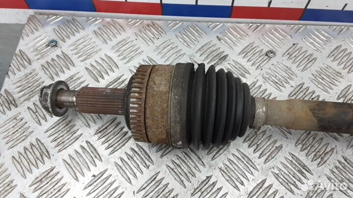 Полуось передняя правая (приводной вал, шрус)