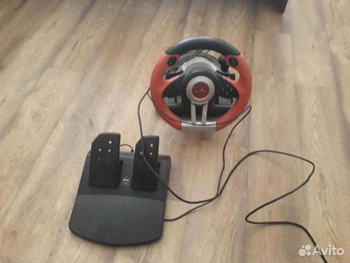 Игровой руль с педалями