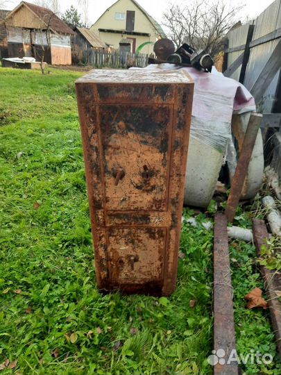 Сейф металлический