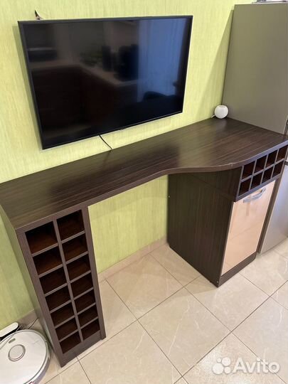 Барная стойка и винный шкаф