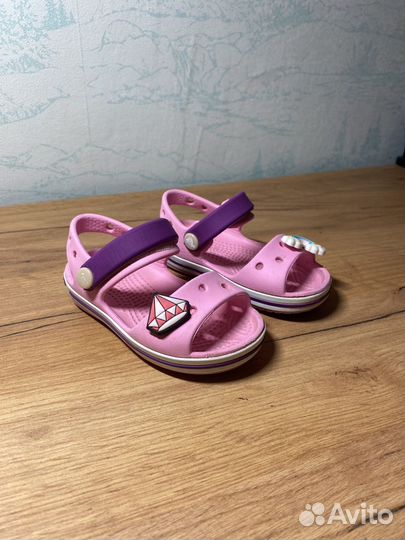 Босоножки для девочки Crocs