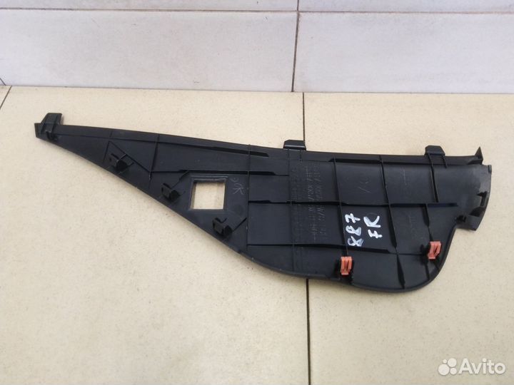 Накладка (кузов внутри) Hi Lux 2015