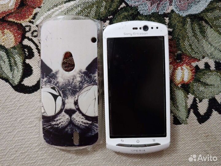 Телефон Sony Ericsson MT11i (neoV)