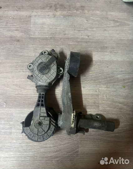 Натяжитель ремня Peugeot 308 408