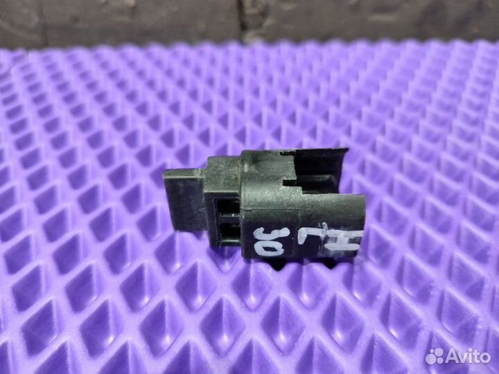 Крепление радиатора кондиционера левое Nissan