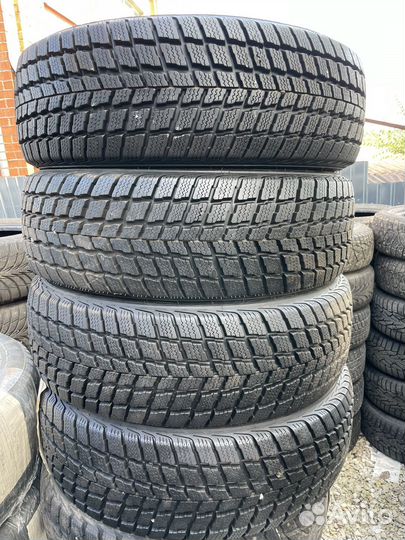Roadstone Winguard SUV 235/65 R17