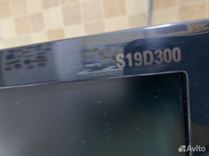 Монитор Samsung S19D300