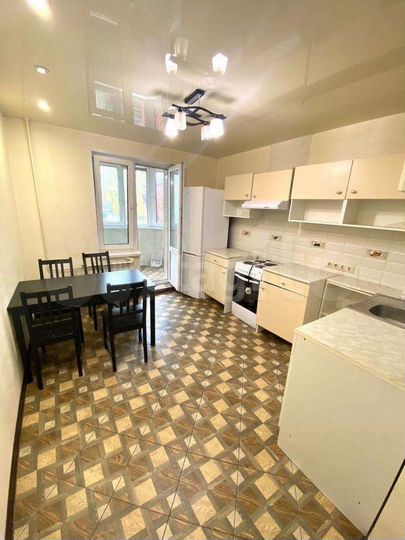 3-к. квартира, 76 м², 1/10 эт.