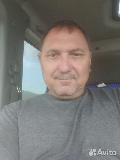 Водитель на своей газели