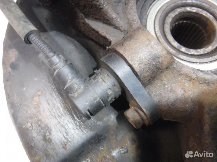 Кулак передний левый Toyota Prius