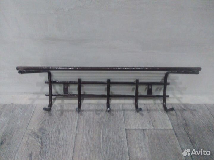 Вешалка настенная металлическая