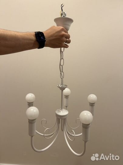 Люстра потолочная белая с лампочками