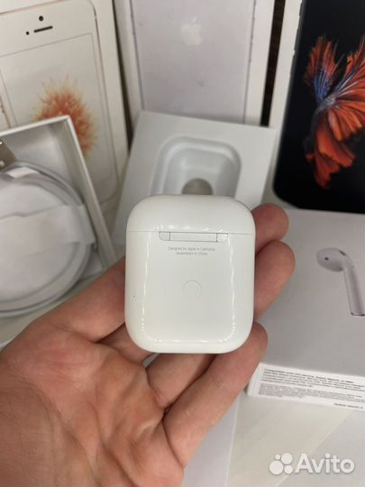 Беспроводные наушники apple airpods