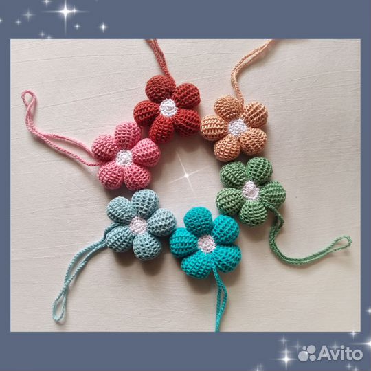 Вязаный обвес на сумку/рюкзак Цветок