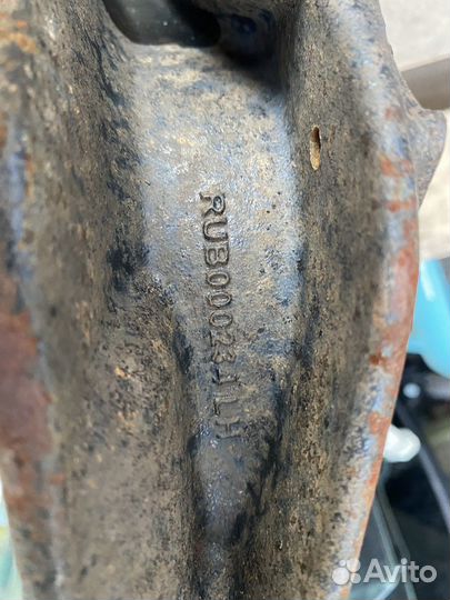 Кулак поворотный RH LH дискавери 3