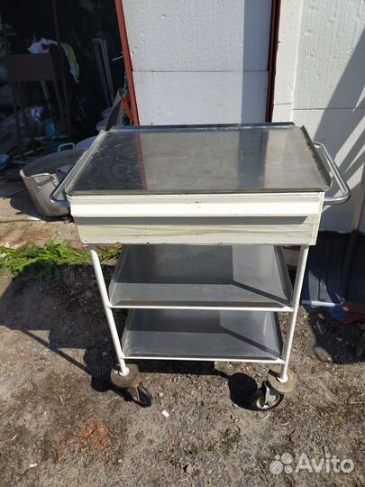 Столик медицинский манипуляц. с ящиком и полками