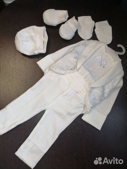 Комплект на выписку для мальчика новый