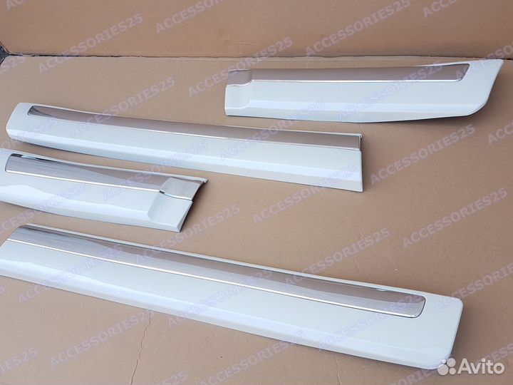 Молдинги дверей для Toyota Land Cruiser 200. Белые