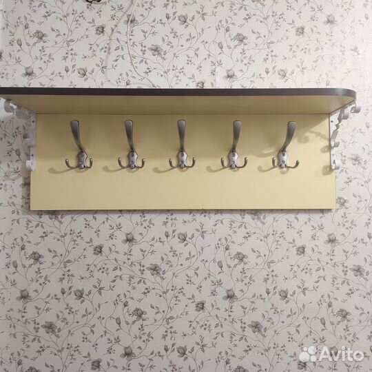 Вешалка настенная в прихожую