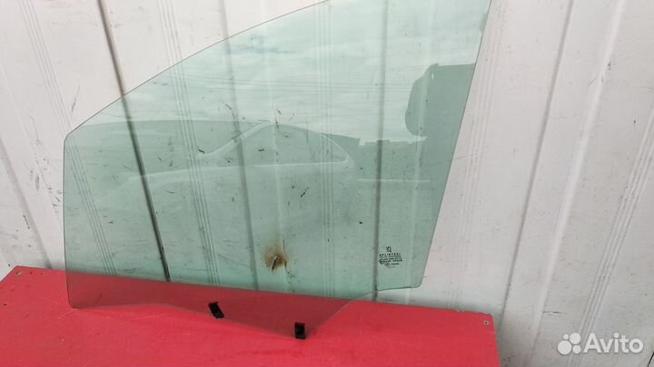 Стекло передней правой двери Peugeot 307