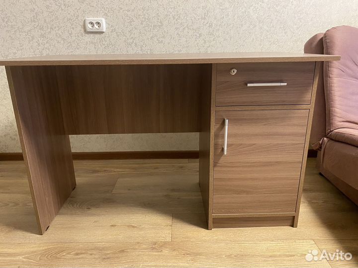Письменный стол