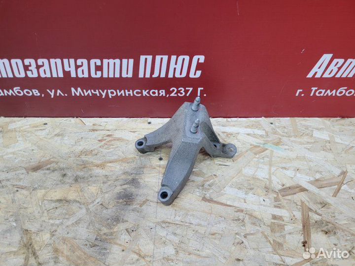 Кронштейн кпп Renault Logan