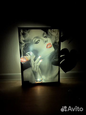 Картина интерьерная «девушка с сигарой» 41,8*60