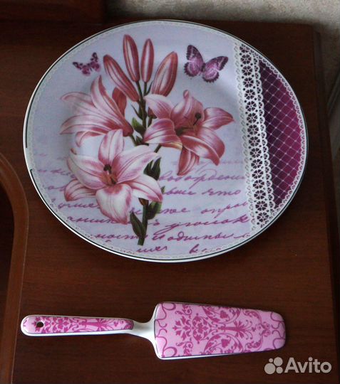 Тарелка фарфоровая для торта с лопаткой