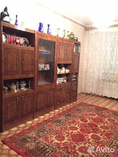 Итальянская горка (стенка) для гостиной