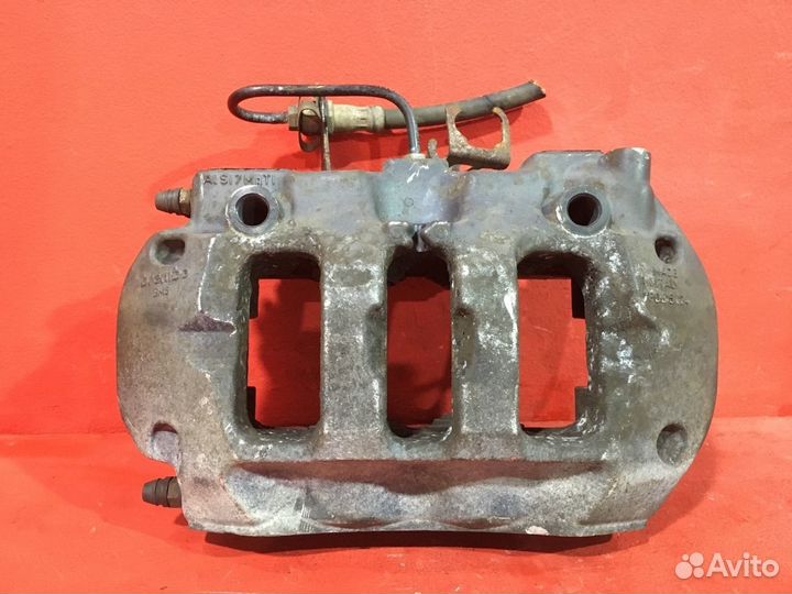 Суппорт задний правый Volkswagen Touareg 2 (Nf)