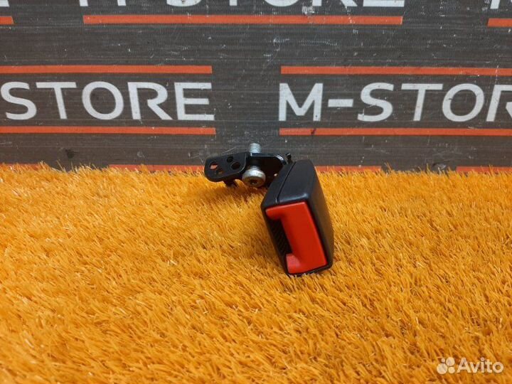 Замок ремня безопасности задний Mercedes-Benz