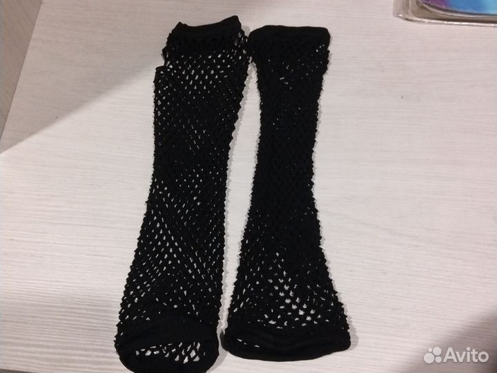 Перчатки,2 шт.1 пара,купила не подошли 11-12 лет