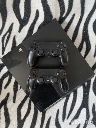 Sony Playstation 4 500gb игры + 2 джойстика