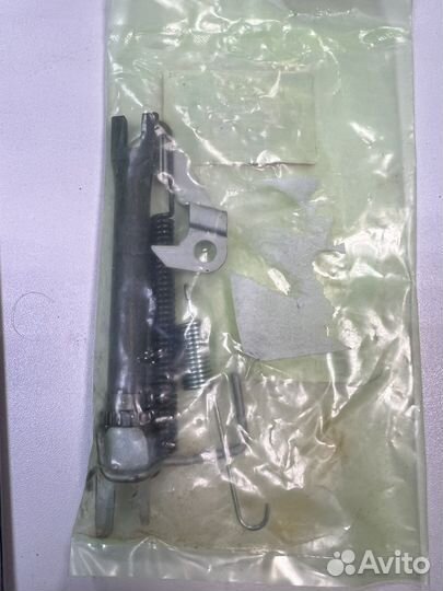 Механизм развода колодок General Motors правый