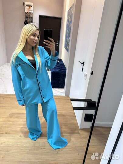 Кстюм брючный новый С биркой