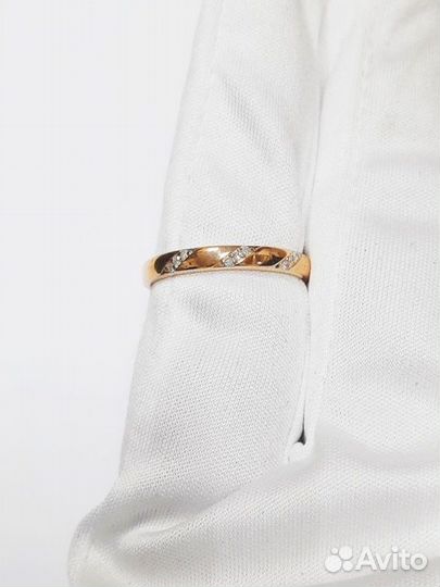 Золотое обручальное кольцо с бриллиантом 16р