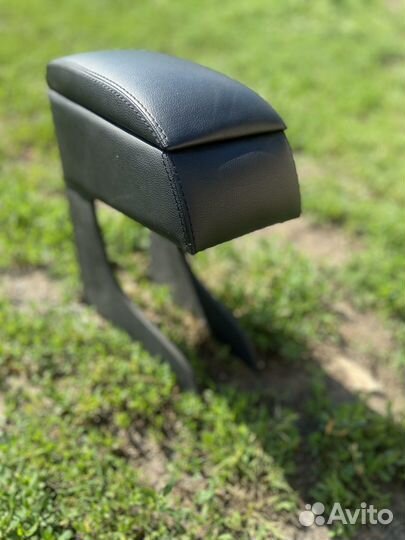 Подлокотник