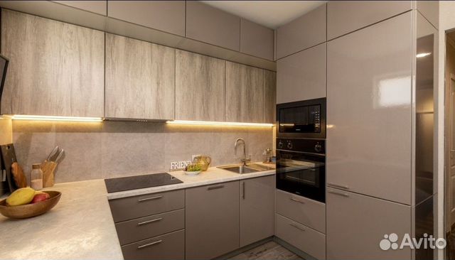 Кухня на заказ без ручек до потолка