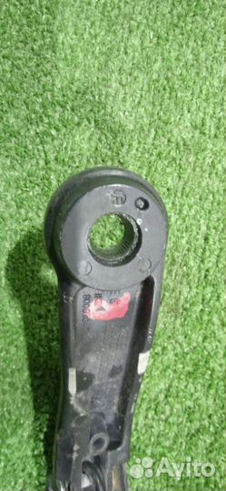 Поводок стеклоочистителя передний правый Nissan