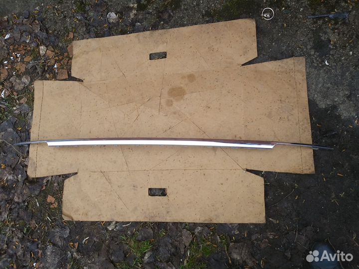 Молдинг заднего бампера центральный VW Tiguan 2