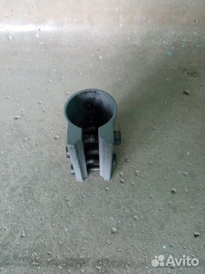 Зажим под систему HIC к трюковому самокату