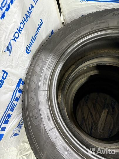 Goodyear Wrangler HP All Weather 235/65 R17 104V