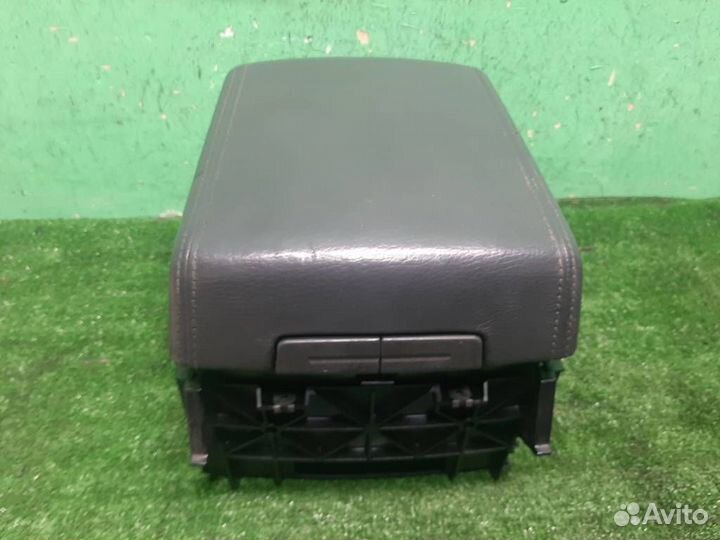 Подлокотник volkswagen Touareg (7L) 2006