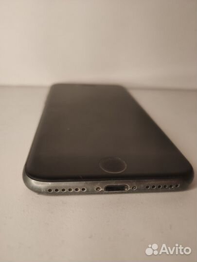 Телефон iPhone 8